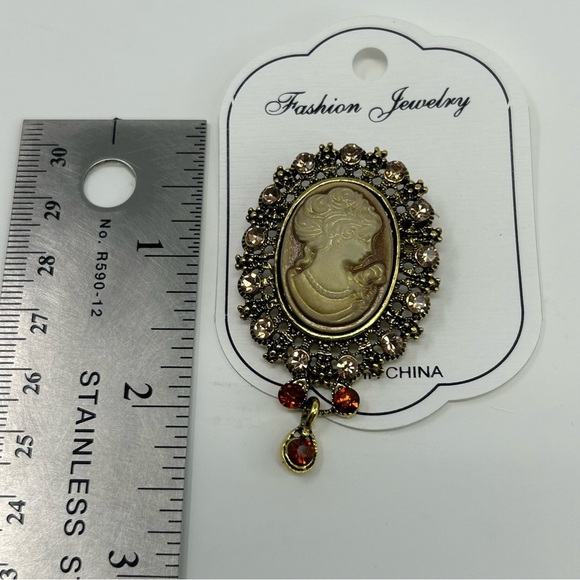 Vintage Style Victorian Lady Cameo Brooch Gold Tone Rhinestone Teardrop Tan - Picture 6 of 7